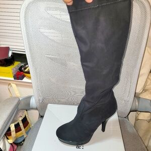 Kenneth Cole suede boots